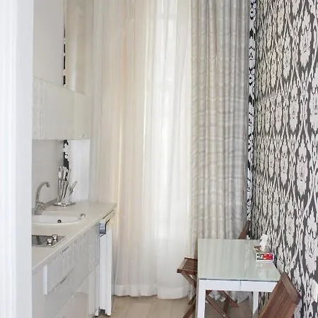 Menshikov Aparthotel